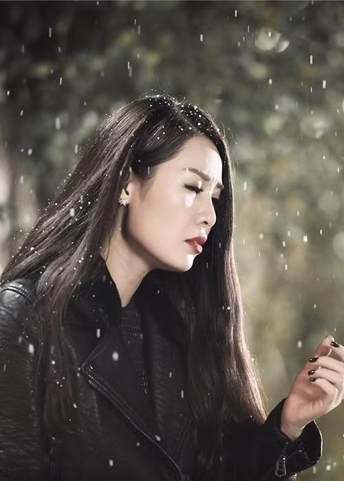 Chân dài sinh năm 1982 ra mắt ca khúc đầu tay “Đừng xa em nhé”. Sản phẩm âm nhạc này giúp tên tuổi của Quế Vân được khán giả chú ý.