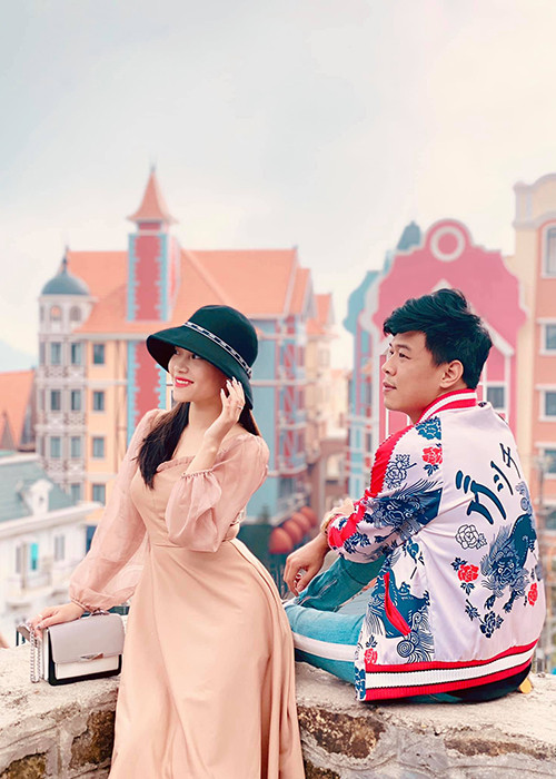 Cặp đôi làm đám cưới cuối năm 2019 sau 3 năm hẹn hò.