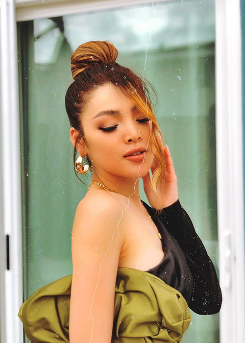 Vì muốn chinh phục vương miện Đại sứ hoàn mỹ, chân dài chuyển giới lặn lội từ Mỹ về Việt Nam.