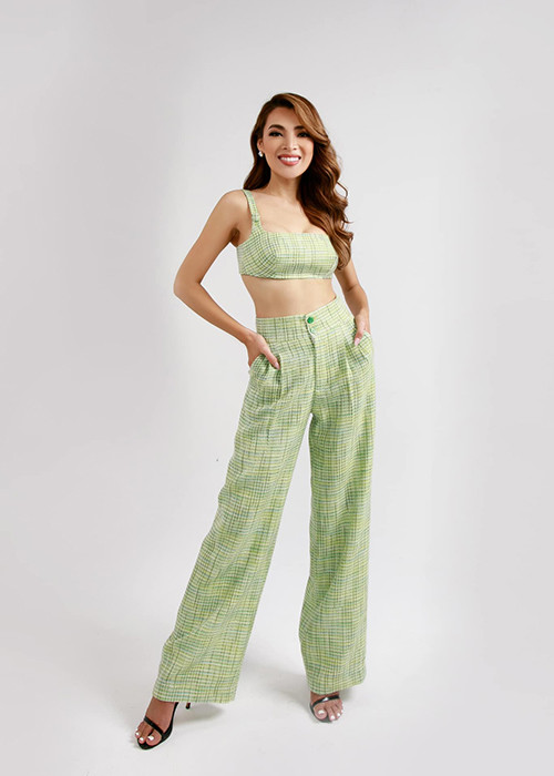 Khi mới tham gia Đại sứ hoàn mỹ, cô được cựu người mẫu Trang Trần dự đoán sẽ đăng quang.