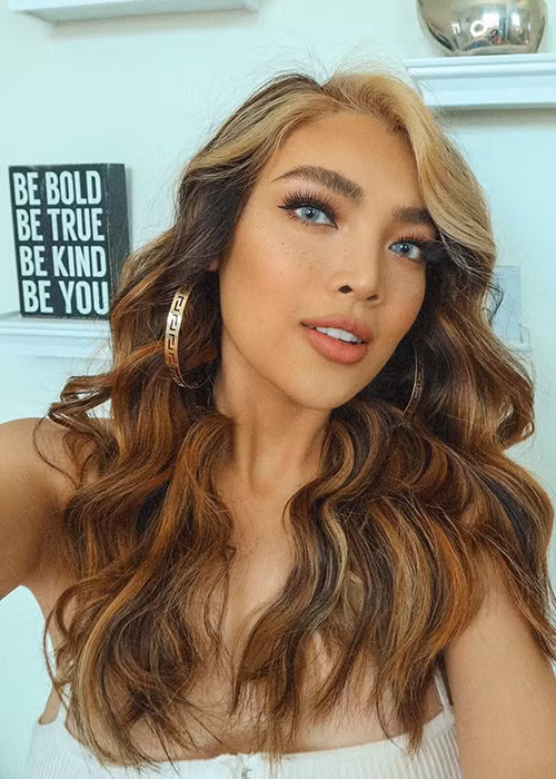 Trên trang cá nhân, Trân Đài đăng tải không ít hình ảnh bikini nóng bỏng.