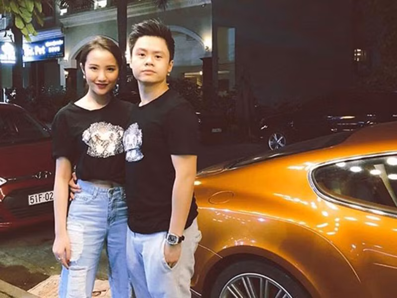 Người đẹp khẳng định: “Chị và anh ấy quen nhau thì chị quan trọng 2 người và gia đình 2 người nghĩ gì, chứ chị đâu có quen thiên hạ nên chị không quan tâm người khác nghĩ gì”.