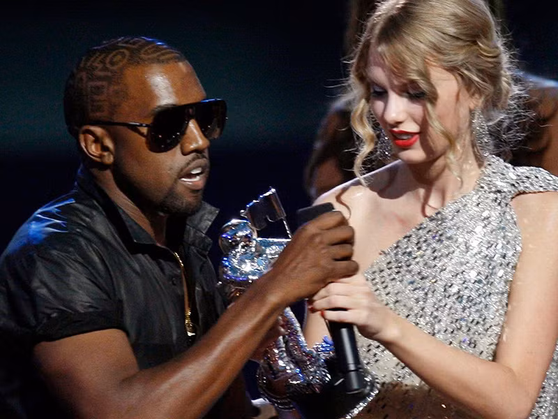 Năm 2016, rapper 7x tung MV “Famous” với lời bài hát dùng từ khiếm nhã để gọi Taylor Swift. Sau đó, bà xã của anh tung đoạn ghi âm chứng minh Taylor đồng ý với lời bài hát. Trong khi đó, Taylor Swift khẳng định rằng cô chưa từng đồng ý với lời bài hát.