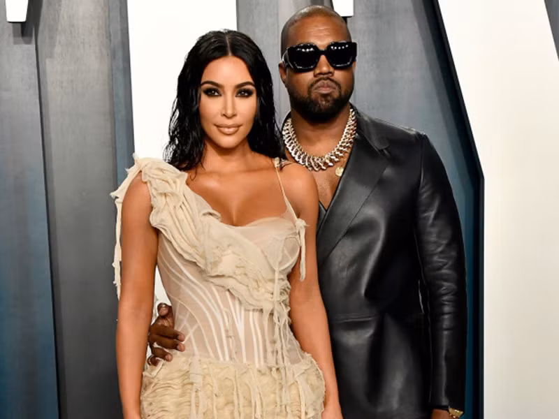 Kim Kardashian - Kanye West được xem là cặp đôi thị phi nhất Hollywood bởi đời tư nhiều lùm xùm.
