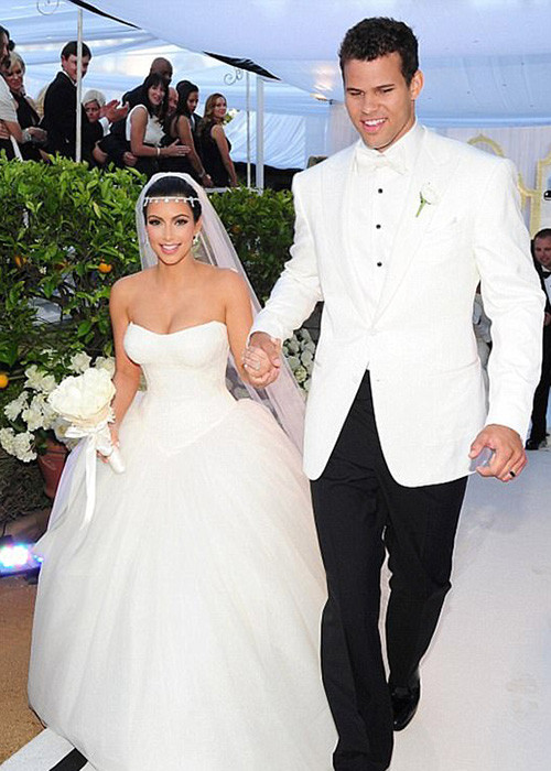 Năm 2011, Kim kết hôn với Kris Humphries. Tuy nhiên, chỉ sau hơn 2 tháng, cô bất ngờ tuyên bố ly hôn. Về phía Kris Humphries, anh tố bị Kim lợi dụng để PR cho show truyền hình thực tế của gia đình cô.