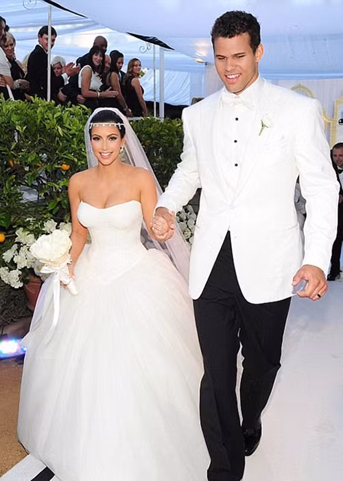 Năm 2011, Kim kết hôn với Kris Humphries. Tuy nhiên, chỉ sau hơn 2 tháng, cô bất ngờ tuyên bố ly hôn. Về phía Kris Humphries, anh tố bị Kim lợi dụng để PR cho show truyền hình thực tế của gia đình cô.