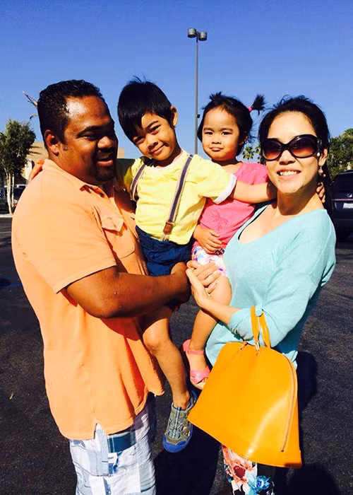 Thu Phương chia sẻ trên Tổ quốc, rất khó để giải thích cho các con hiểu, những chuyến đi, sự xa vắng của cô là vì cô không có lựa chọn khác.