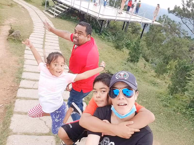 Nữ ca sĩ đành bù đắp cho các con sau khi công việc kết thúc.