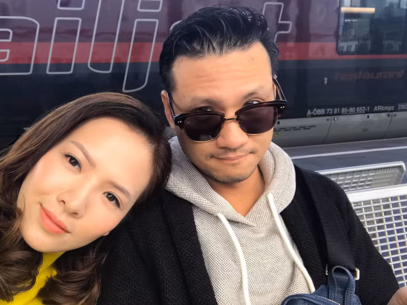 "Đến giờ phút này chúng em vẫn yêu thương nhau (hoặc tưởng là yêu thương nhau) và cơ bản 2 người vẫn không ngừng cố gắng vì người kia, để người kia bình yên, vui vẻ", Đan Lê tâm sự.