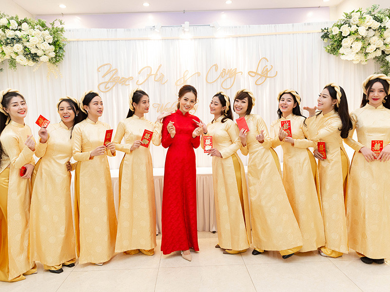 Vợ mới cưới của nghệ sĩ Công Lý là một phóng viên mảng giải trí, có nhan sắc không thua kém mỹ nhân Việt nào.