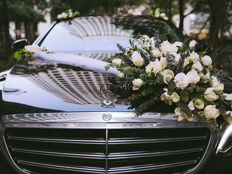 Công Lý dùng xe sang rước Ngọc Hà.