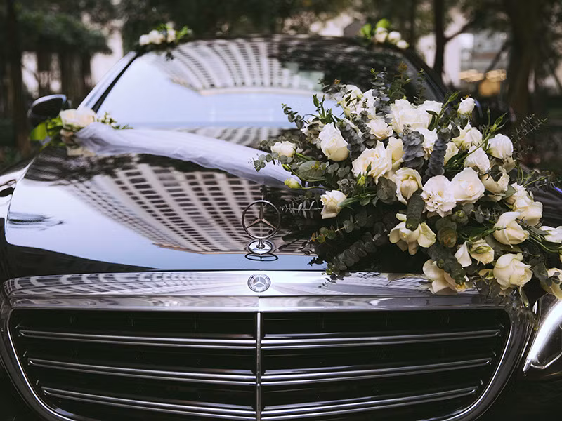 Công Lý dùng xe sang rước Ngọc Hà.