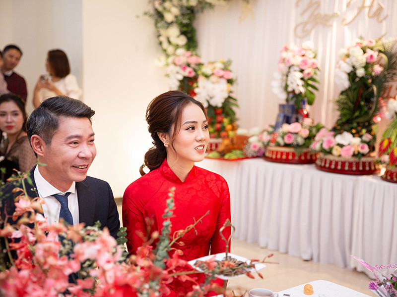 Sau 5 năm hẹn hò, nghệ sĩ Công Lý và Ngọc Hà chính thức về chung một nhà bằng một lễ ăn hỏi ấm cúng, giản dị.