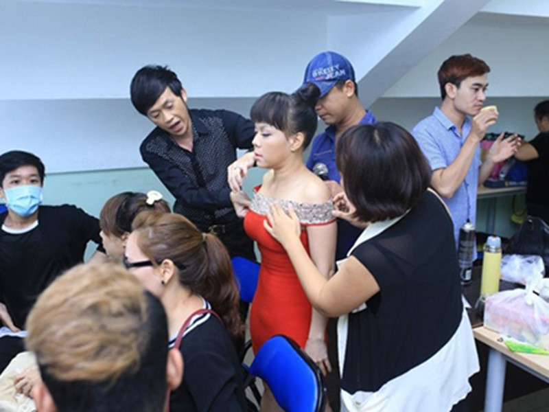 Việt Hương và Hoài Linh vô cùng thân thiết ngoài đời. Ảnh: Vietnamnet