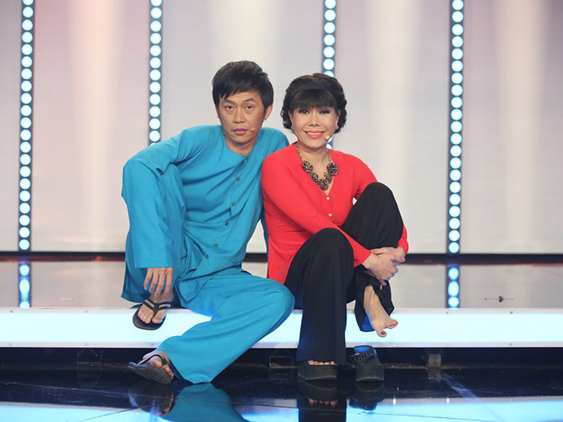 Việt Hương giải thích việc ít xuất hiện bên Hoài Linh: "Nói thật ra là nếu mời cả tôi và anh Hoài Linh thì tốn tiền quá nên sau này họ tách ra”. Ảnh: HTV