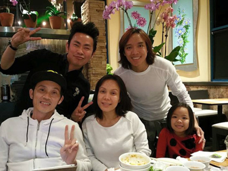 Hoài Linh khá thân thiết với gia đình Việt Hương.