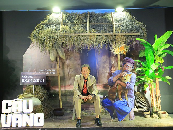 Năm 2019, khi ê-kíp công bố thông tin chú chó Shiba đóng “Cậu Vàng”, nổ ra cuộc tranh cãi trên mạng xã hội. Mới đây, khi phim chính thức ra mắt, khán giả một lần nữa đưa ra những ý kiến trái chiều.