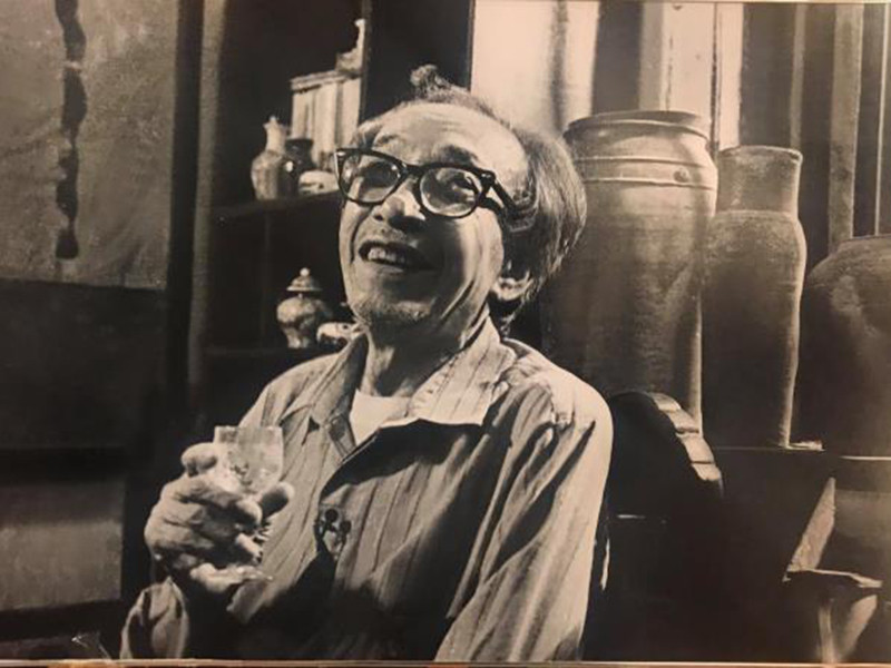 Chị Hiền Trang cho hay, để làm thân, nhà văn Kim Lân cho Gấu ăn hằng ngày, chơi với nó như bạn. Khi quay phim, Gấu hoàn thành vai diễn một cách xuất sắc, nhất là cảnh giả chết. Sau khi đóng xong, chú chó trở về với chủ, tiếp tục chăn bò, sống nơi rừng núi. Ảnh: VTC