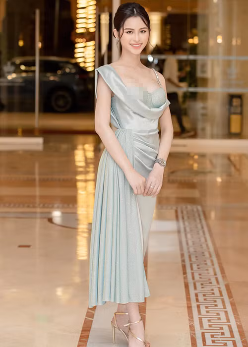 Người đẹp sinh năm 1997 chia sẻ trên Vnexpress, ngoài làm răng sứ, cô không chỉnh sửa bất kỳ điểm nào trên gương mặt.