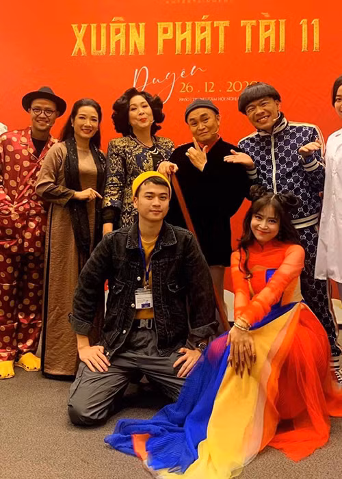 Hình ảnh nữ nghệ sĩ ở hậu trường buổi ghi hình cho một chương trình Tết Nguyên Đán 2021.