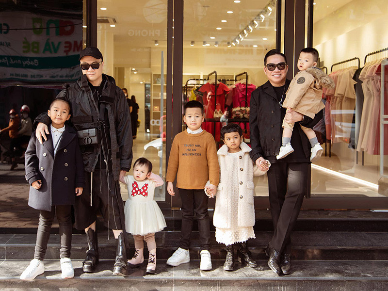 7 người con nuôi của Đỗ Mạnh Cường thường xuyên mặc đồ sành điệu.