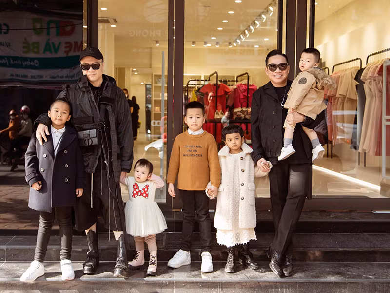 7 người con nuôi của Đỗ Mạnh Cường thường xuyên mặc đồ sành điệu.