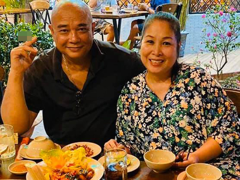 Khi mở Sân khấu kịch Phú Nhuận, chính ông xã của Hồng Vân định hướng nơi này sẽ là rạp kịch Bắc ở miền Nam. Anh cũng đưa ra ý tưởng kịch kinh dị, làm web drama để vợ triển khai.