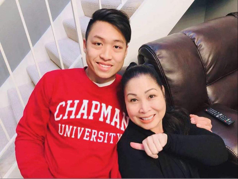 Cả hai con riêng của Hồng Vân còn coi Lê Tuấn Anh như “ông Bụt” vì cứ thích món gì xin ba Tuấn Anh là các con được cha chấp thuận liền.