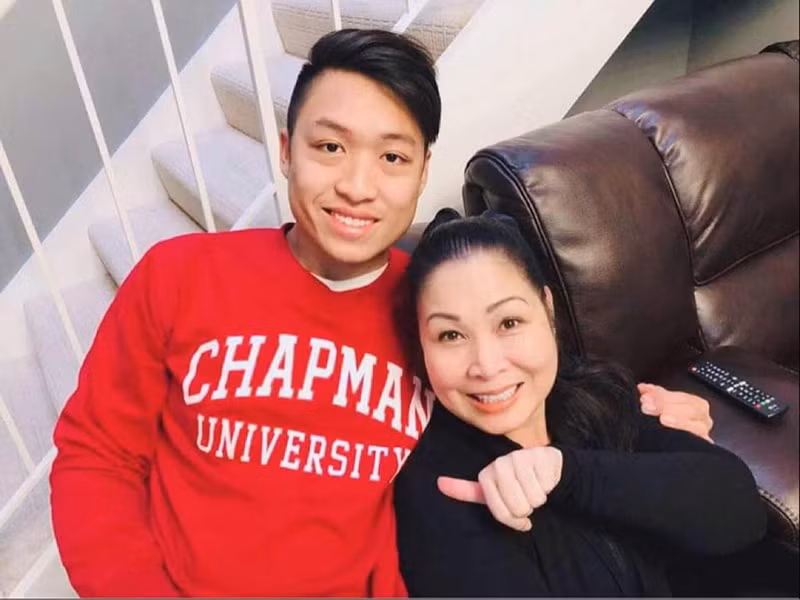 Cả hai con riêng của Hồng Vân còn coi Lê Tuấn Anh như “ông Bụt” vì cứ thích món gì xin ba Tuấn Anh là các con được cha chấp thuận liền.