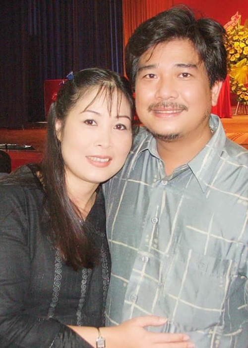 Cặp đôi kết hôn năm 2000 rồi làm đám cưới vài năm sau đó.