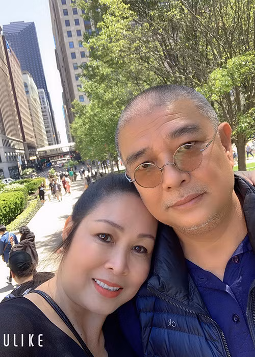 Nữ nghệ sĩ chia sẻ trên Vietnamnet, trong công ty chuyên về các lĩnh vực nghệ thuật của hai vợ chồng, Lê Tuấn Anh là Chủ tịch Hội đồng quản trị - người định hướng mọi hoạt động cho cô.