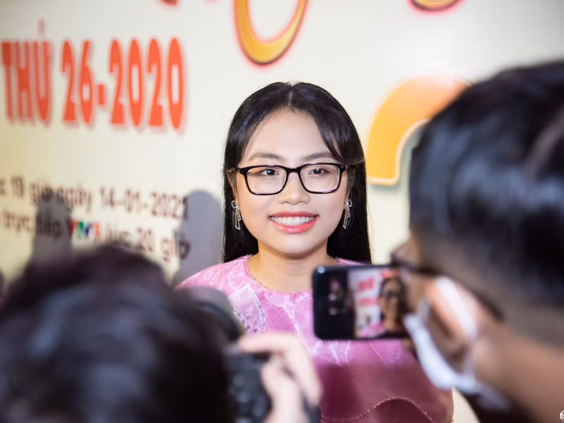  Phương Mỹ Chi nổi tiếng khi tham gia chương trình Giọng hát Việt nhí 2013. Tại gameshow này, em giành vị trí á quân.