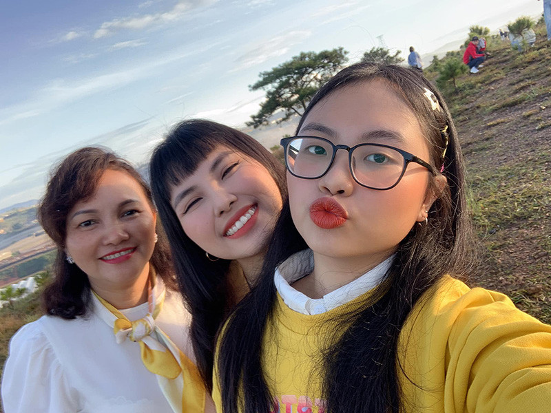 Một số người nghĩ rằng Phương Mỹ Chi nổi tiếng nên cha mẹ em sẽ không cần lo chuyện cơm áo gạo tiền. Tuy nhiên, em không nghĩ vậy.