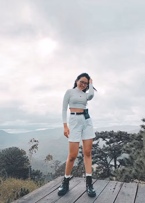 Nhờ thu nhập khủng, em mở cho mẹ một quán chè và mua cho gia đình một căn nhà khang trang tại Sài Gòn.