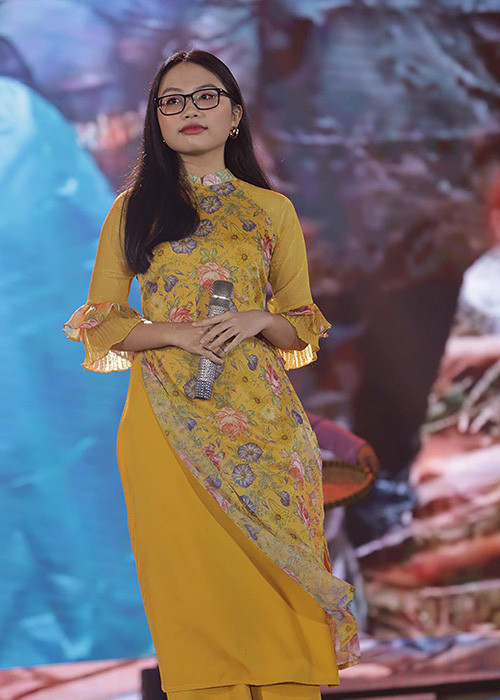 Quang Lê từng tiết lộ, Phương Mỹ Chi nhận cát-sê 6.000 USD khi lưu diễn ở Mỹ.