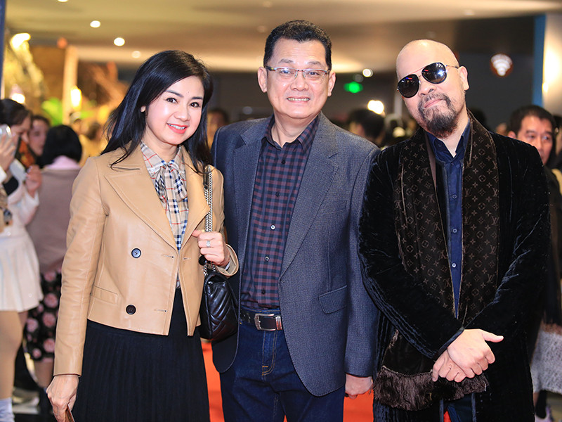 Nghệ sĩ Hữu Châu (giữa) trong vai Bá Kiến.