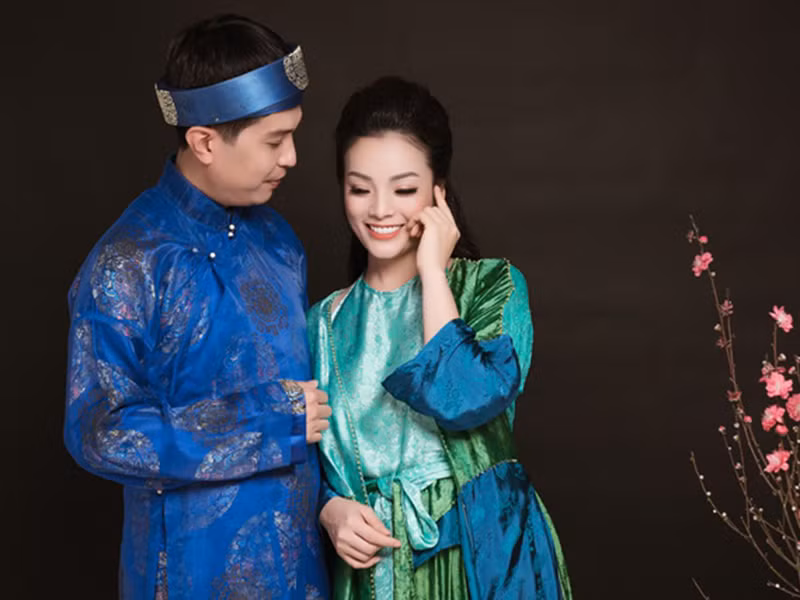 Trước khi đường ai nấy đi, cả hai được xem là cặp đôi đẹp của làng âm nhạc Việt. Theo báo Quảng Ninh, cả hai quen biết nhau khi cùng dự thi Giải Sao Mai năm 2003. Ảnh: VTV