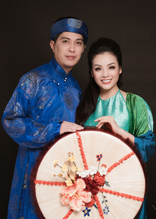 Đến Sao Mai năm 2005, Tân Nhàn và Tuấn Anh mới nảy sinh tình cảm. Năm đó, Tân Nhàn đoạt quán quân dòng nhạc dân gian còn Tuấn Anh giành giải nhất dòng nhạc thính phòng. Ảnh: VTV