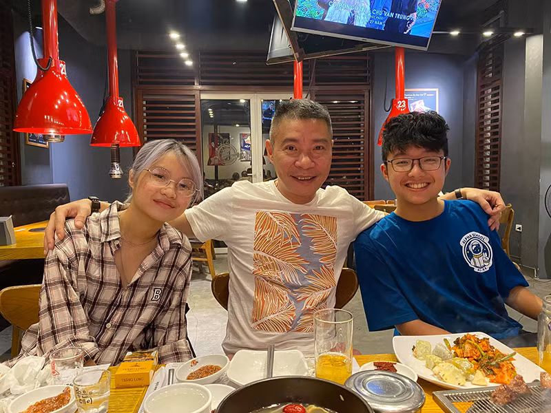 Tít được nhận xét là chàng trai sống rất tình cảm và thương mẹ. Không ít lần, MC Thảo Vân và Công Lý khoe con trai có những bài văn, lời chúc đầy hài hước.