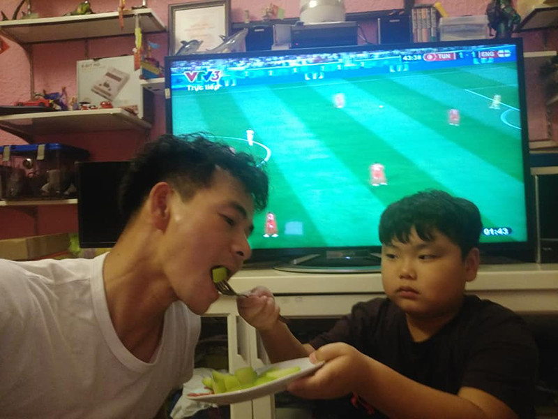 Cậu nhóc được yêu mến bởi sự hồn nhiên, thông minh, lém lỉnh.