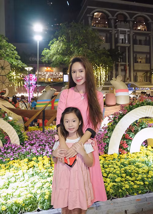 Bé Cherry tên thật là Nguyễn Hà Hải My, sinh năm 2013, là con thứ hai của Minh Hà và Lý Hải. Nếu như bé Rio có nhiều nét giống mẹ thì bé Cherry lại giống bố.