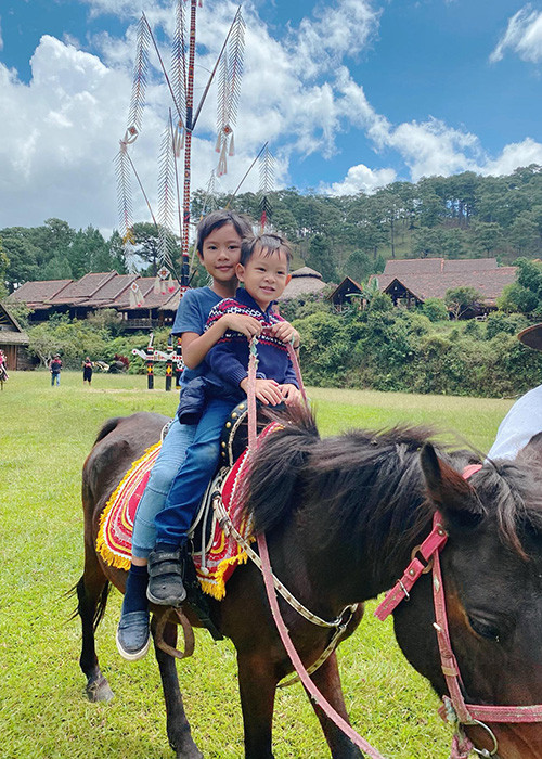 Theo lời bà xã của Lý Hải, con trai cả của cô khá giản dị, không đòi hỏi được tặng quà dịp sinh nhật.