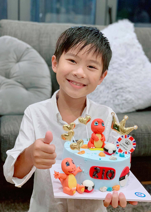 Là con trai cả của Lý Hải - Minh Hà, bé Rio tên thật là Nguyễn Hạo Nhiên, 10 tuổi. Cậu nhóc được khen ngợi bởi sự chững chạc, thông minh, chăm học.