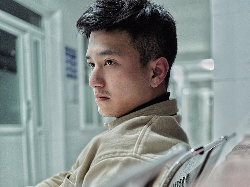 Năm 2018, Huỳnh Anh bị tố bùng show khiến cả đoàn gần 100 người phải chờ đợi 2 tiếng, lịch diễn bị đảo lộn, phải tìm người thay thế. Việt Hương cùng các nghệ sĩ tỏ ra rất bức xúc trước thái độ làm việc của Huỳnh Anh. Ảnh: FBNV