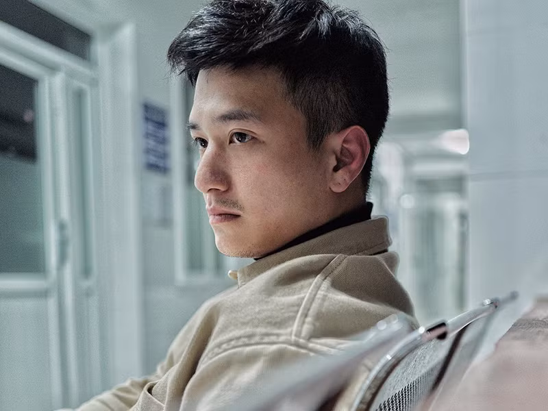 Năm 2018, Huỳnh Anh bị tố bùng show khiến cả đoàn gần 100 người phải chờ đợi 2 tiếng, lịch diễn bị đảo lộn, phải tìm người thay thế. Việt Hương cùng các nghệ sĩ tỏ ra rất bức xúc trước thái độ làm việc của Huỳnh Anh. Ảnh: FBNV