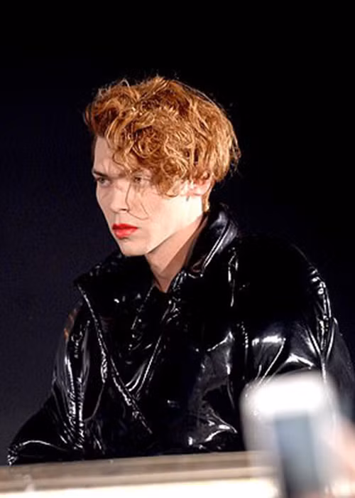 Madonna từng cùng Sophie đồng sáng tác ca khúc "Bitch I’m Madonna" ra mắt năm 2015.