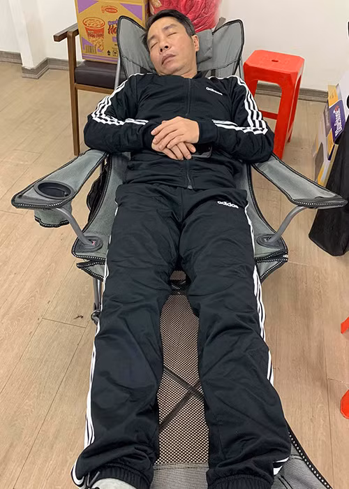 Do lịch tập luyện từ chiều hoặc tối muộn đến sáng sớm hôm sau nên các nghệ sĩ tham gia Táo quân không tránh được sự mệt mỏi. Tuy nhiên, tất cả đều cố gắng để kịp cho ngày ghi hình.