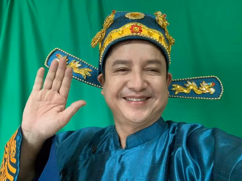 Mới đây, nghệ sĩ Chí Trung đăng tải ảnh trong tạo hình Táo. Tuy nhiên, anh không tiết lộ đây có phải là tạo hình trong Táo quân 2021 hay không.