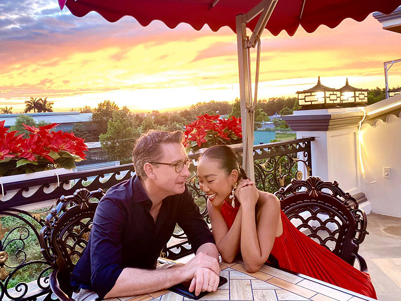 Cũng theo lời Đoan Trang, bản thân cô học ở chồng rất nhiều điều, bổ sung những thiếu sót để cả hai có sự hòa hợp, từ đó chiếm được tâm hồn anh.