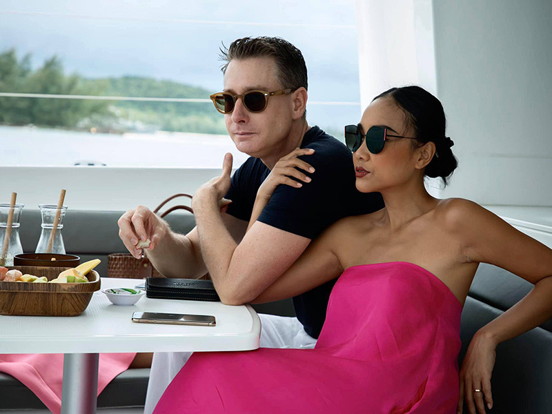 Nữ ca sĩ chia sẻ, cô hiểu được ông xã nghĩ gì để chia sẻ với anh, dù rằng hai ngôn ngữ khác nhau.